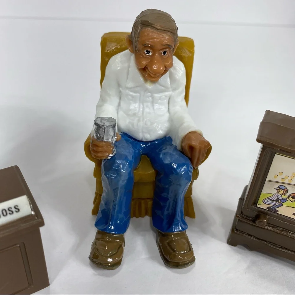 Vintage Wilton Cake Toppers Armchair Quarterback Old Man In Chair TV The Boss